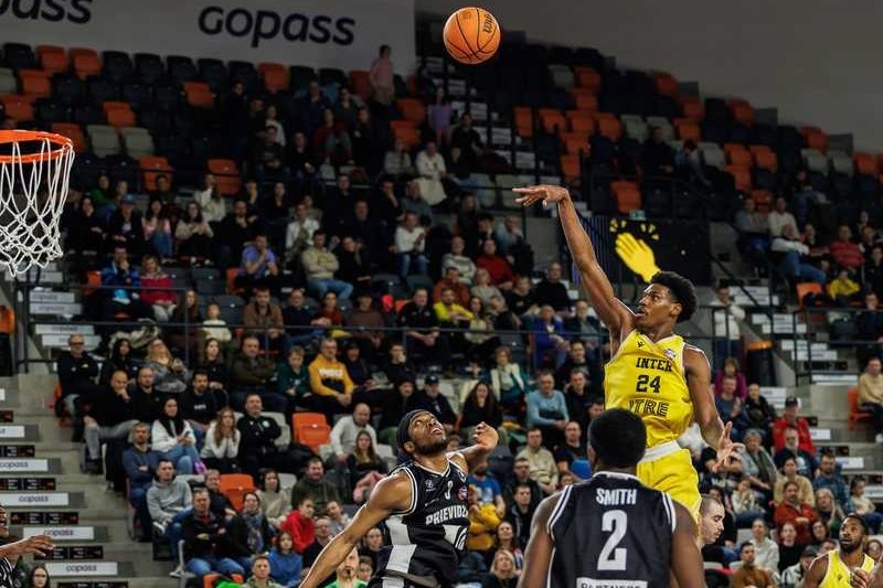 Bryant Thomas z Interu do Chorvátska