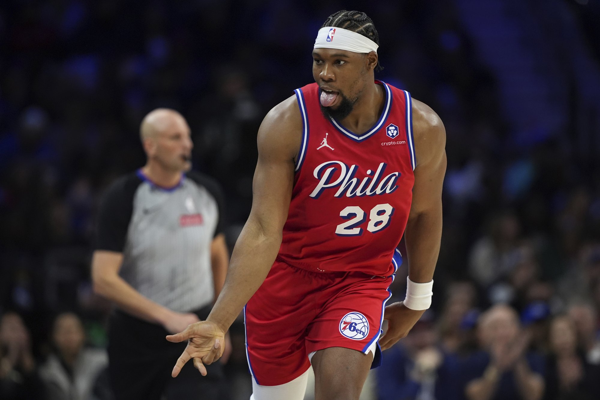 V NBA sa najprv nepresadil, zasmečoval na olympiáde cez LeBrona a teraz sa o neho v NBA bijú