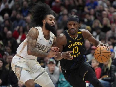 VIDEO: Golden State prehrávalo pri debute Butlera o 21 bodov, predviedlo však úžasný obrat
