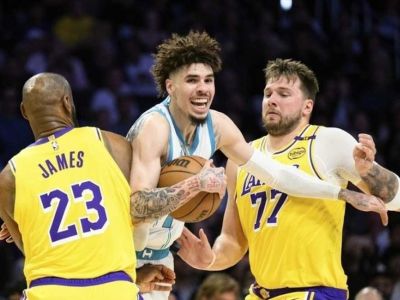 VIDEO: Lakers k výhre nepomohli ani double-double z rúk Jamesa s Dončičom