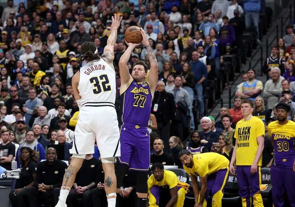 VIDEO: Dončič ukázal, ako by to mohlo v Lakers fungovať