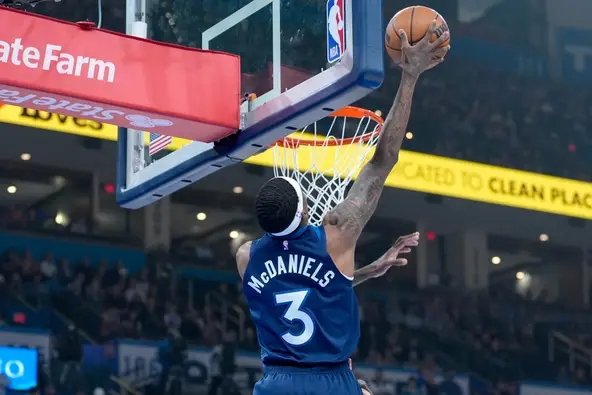 VIDEO: Timberwolves kolektívnym výkonom pretlačili Thunder po predĺžení