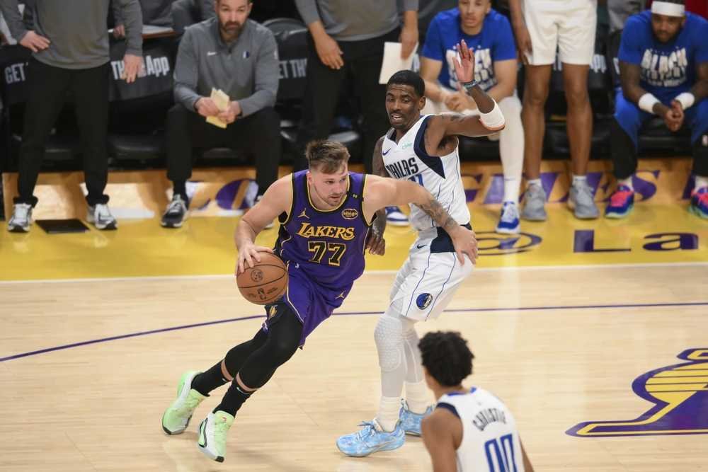 VIDEO: Dončičov prvý triple-double za LA a ešte proti Mavs