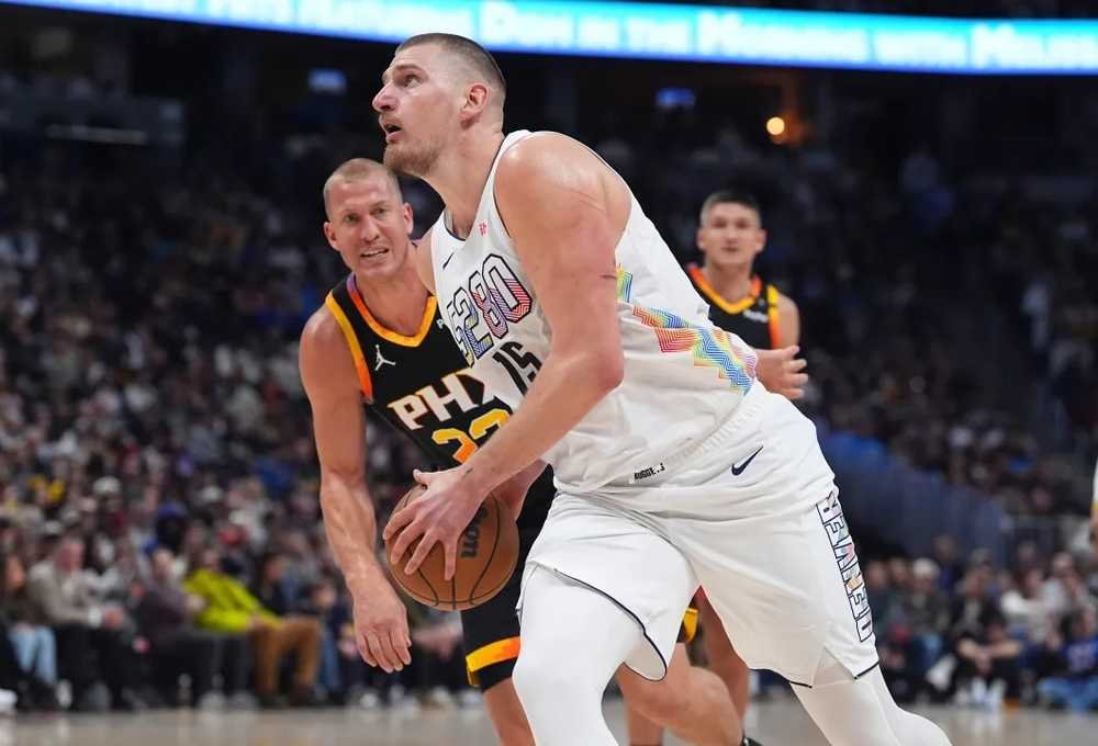 VIDEO: Neskutočný Jokič predviedol výkon, aký NBA ešte nikdy nevidela