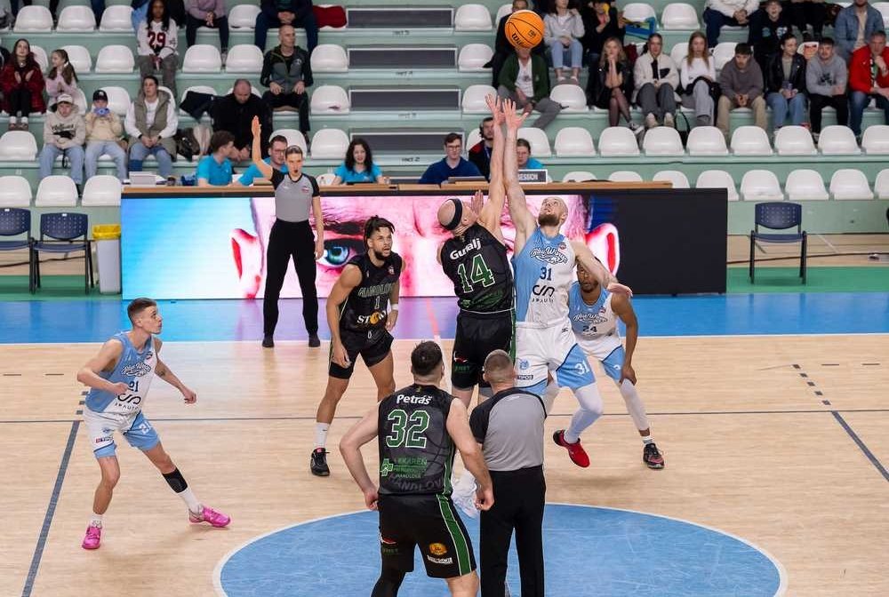 FOTO/VIDEO: Handlová jasnou výhrou zastavila sériu Nitry, Lučenec prekvapil Komárno