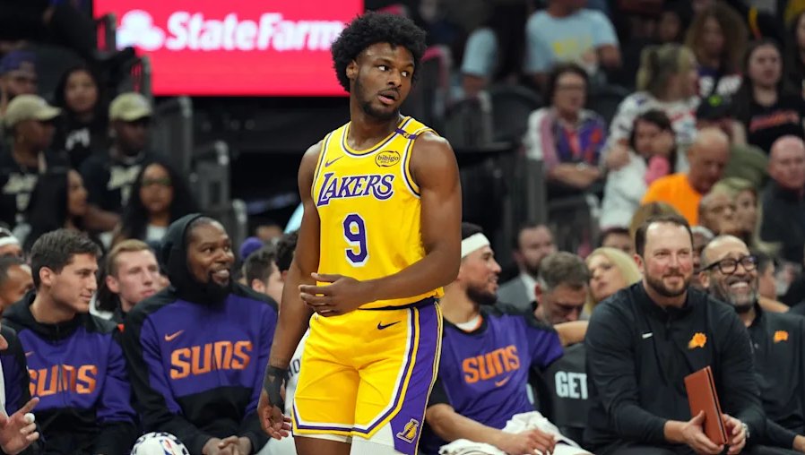 VIDEO: Že nemá na NBA? Bronny James bol najlepším strelcom Lakers v súboji proti Milwaukee
