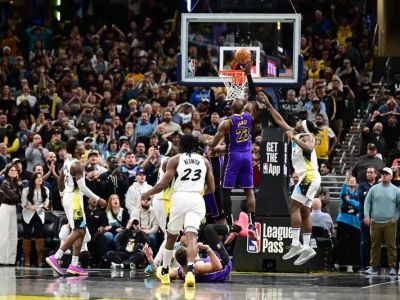 VIDEO: LeBron dopichol loptu do koša spolu s klaksónom a Lakers vyhrali