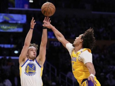 VIDEO: Trojky tentoraz strieľal ľavák Podziemski (8/10), Warriors vyhrali na pôde Lakers