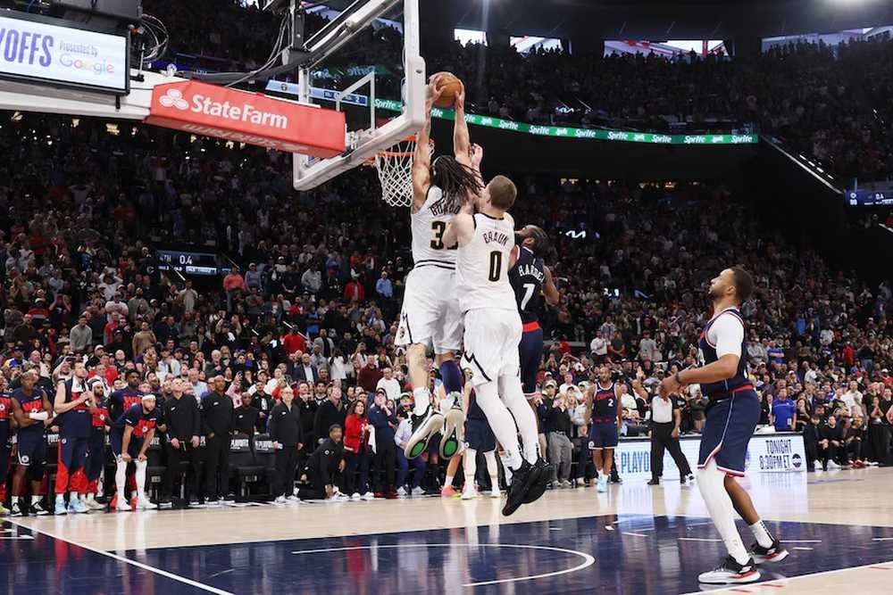 VIDEO/Play-Off NBA: Jokičov pokus o buzzer beater skončil parádnym smečom