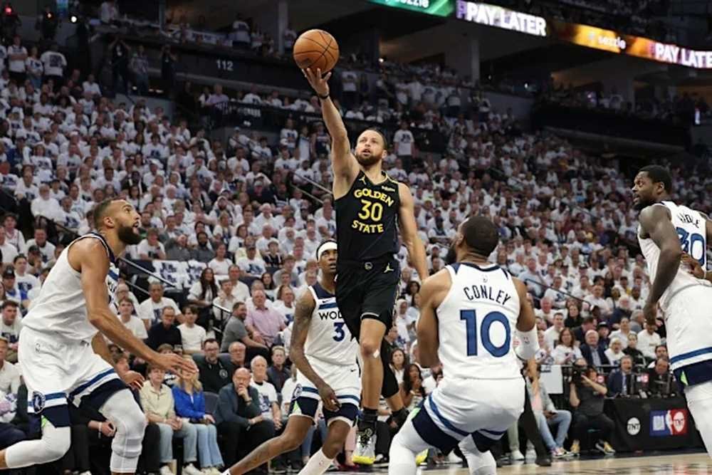 Steph Curry si zahrá najskôr v piatom zápase série proti Wolves
