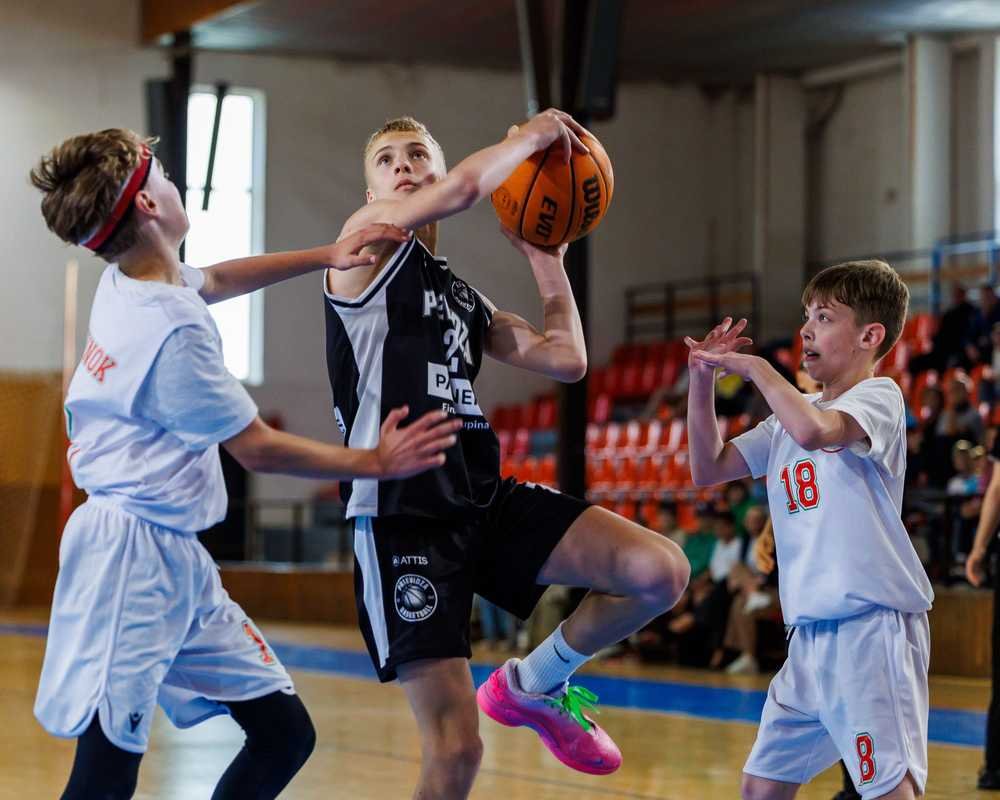 VIDEO/M-SR Mladší žiaci U13: Prievidzská MBA a bratislavský B.S.C. ľahko do finále