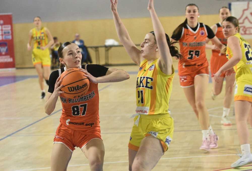 FOTO+VIDEO/M-SR Juniorky U19: Ruža nedala šancu Young Angels a má našliapnuté k titulu