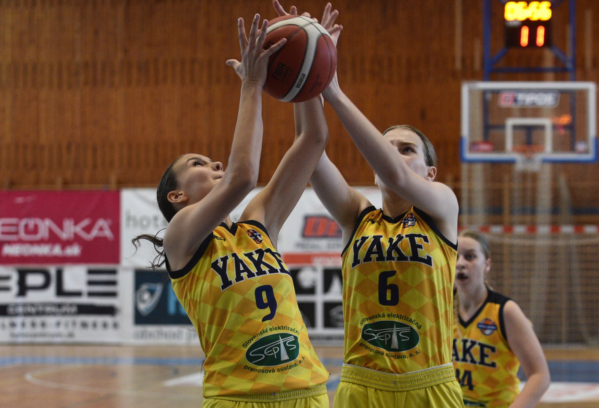 VIDEO/M-SR Mladšie žiačky U13: Slávia ŠKP preskočila o skóre Čajočky