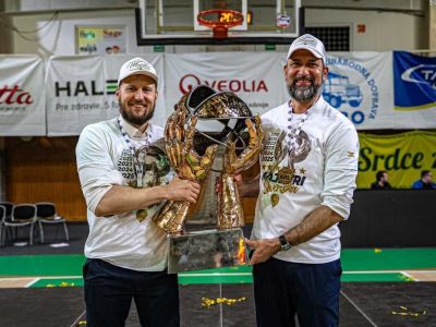 Madzin mal ponuky zo zahraničia, ale Levice ho udržali