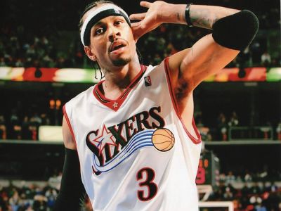 Legenda ulice má 50. Iverson mal ísť do väzenia, ‚polámal‘ Jordana, prešliapol cez Lua a zmenil NBA navždy