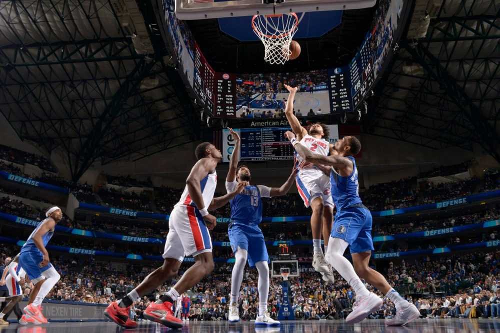 Mavericks a Pistons si spolu zahrajú v Mexiku