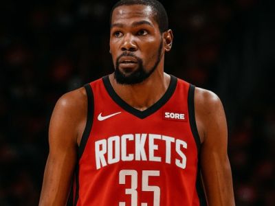V NBA padol rekord, do výmeny hviezdy sa zapojilo neuveriteľných sedem klubov