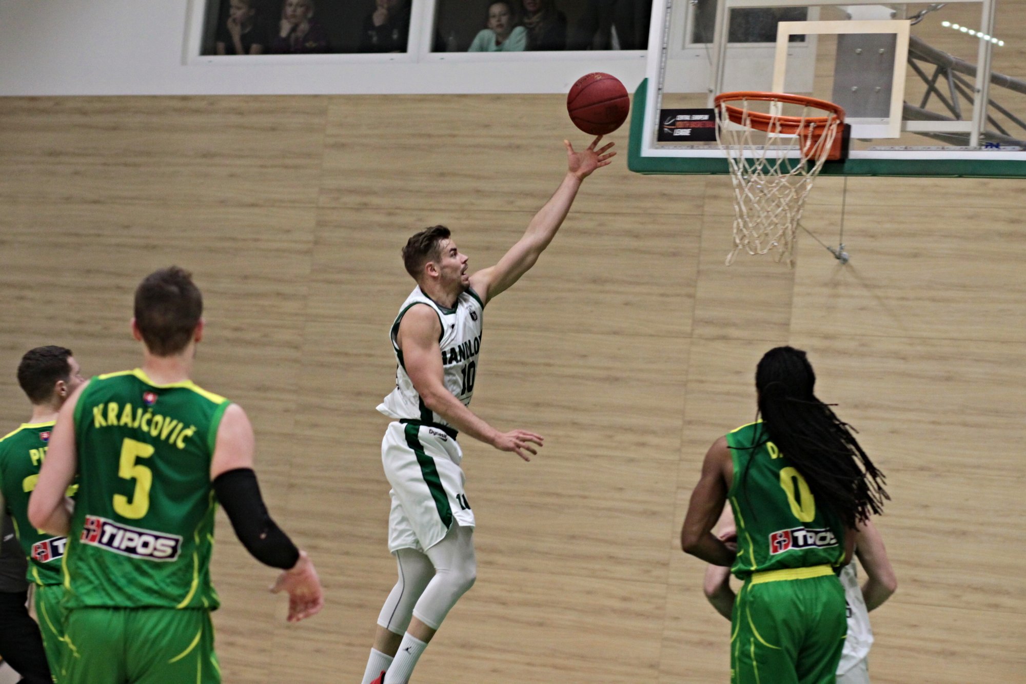 MBK Handlová vs. BK Levickí Patrioti, Filip Halada (10) (Foto: Ladislav Szibilla)