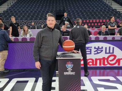 Na palubovkách EuroBasketu aj Slovensko, hráči nie, rozhodca áno