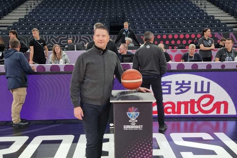 Na palubovkách EuroBasketu aj Slovensko, hráči nie, rozhodca áno