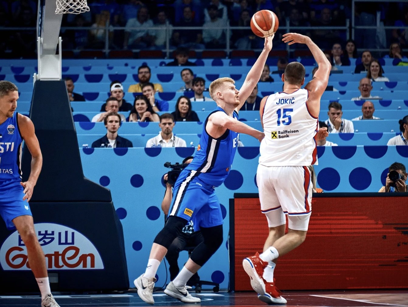 VIDEO: Nikola Jokič znova predviedol geniálnu akciu, ktorá šokuje