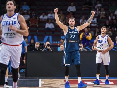 Dončič sa dostal úžasným výkonom pred legendárneho Petroviča a to hral zranený