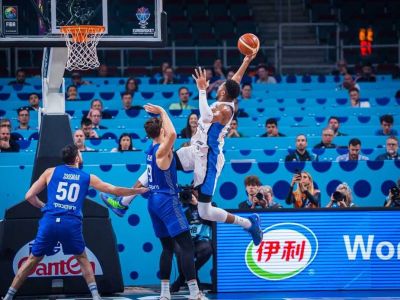 VIDEO: Nezastaviteľný Giannis doviedol Grékov do štvrťfinále