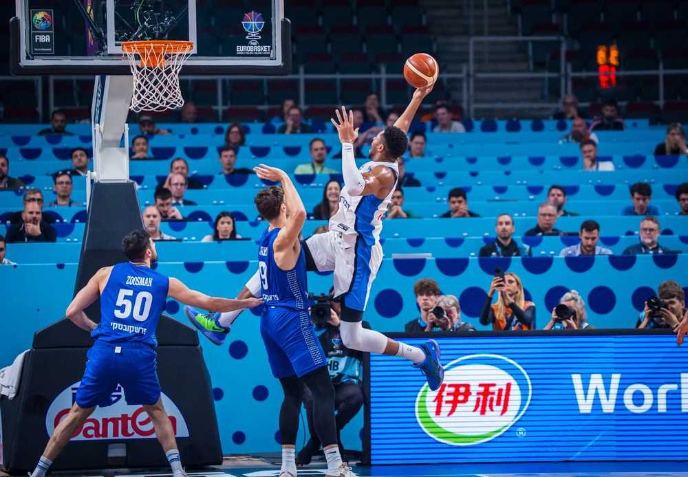 VIDEO: Nezastaviteľný Giannis doviedol Grékov do štvrťfinále