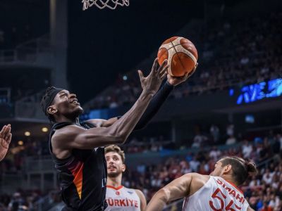 S basketbalom začínal až v 14, do NBA ho draftovali po pár zápasoch, teraz je hrdinom nových majstrov Európy