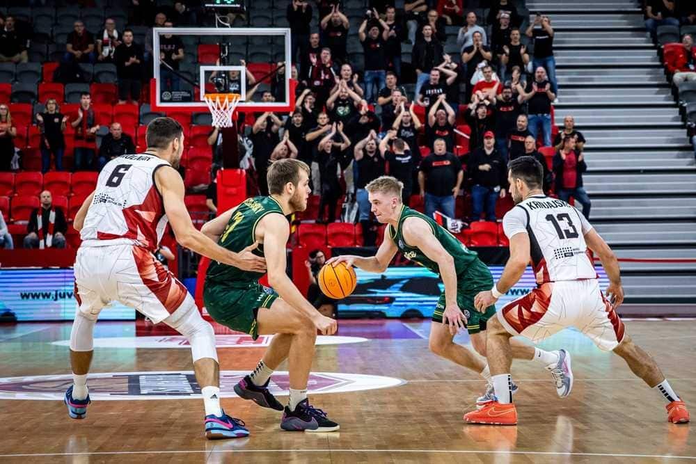 FOTO: Levickí basketbalisti začali v Lige majstrov vysokou prehrou v Maďarsku