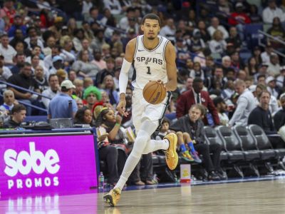 VIDEO: Lakers potrebovali 49 bodov Dončiča, Wemby útočil na triple-double s blokmi