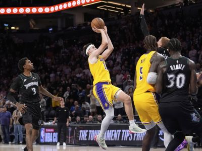 VIDEO: Reaves zachraňuje Lakers, trafil buzzer beater, Jokič dominuje