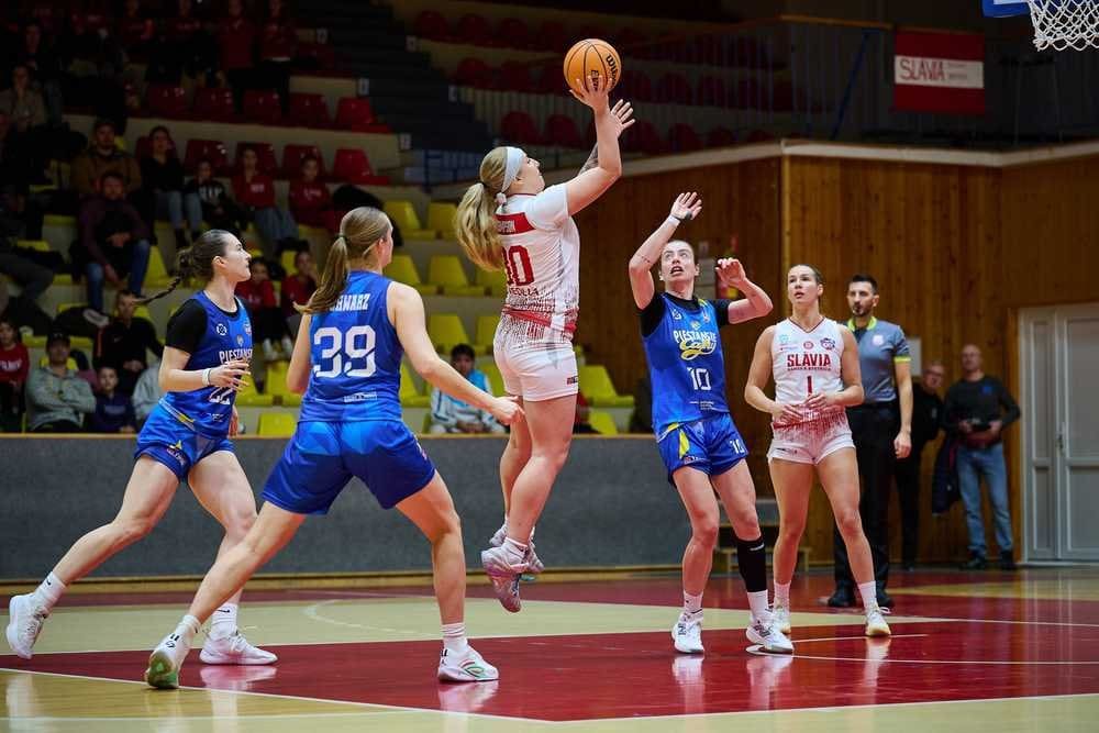 FOTO/VIDEO: Súboj o prvé miesto ovládla v šlágri s Piešťanmi Slávia Banská Bystrica