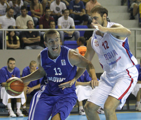 Hviezdny pivot CSKA Moskva Krstič si poranil členok