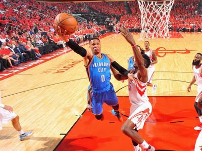 Houston postúpil do 2. kola play off, San Antonio a Utah víťazne
