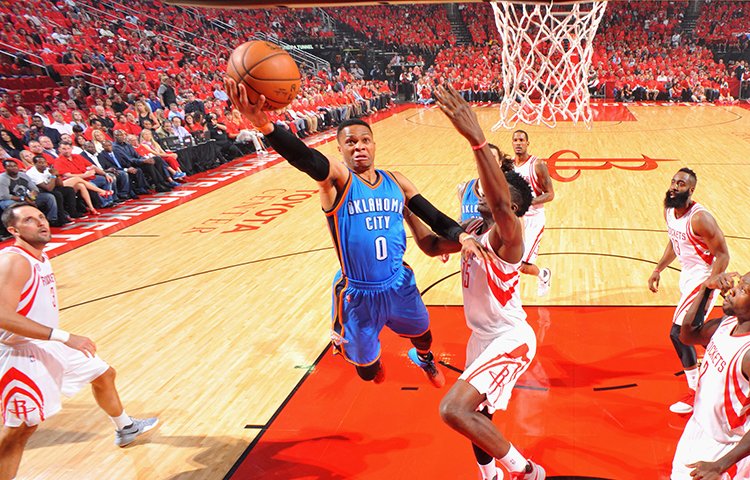 Houston postúpil do 2. kola play off, San Antonio a Utah víťazne
