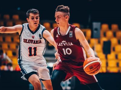 V „našej“ D-skupine Slováci prehrali s Lotyšskom a Bosniaci porazili Francúzov o jediný bod