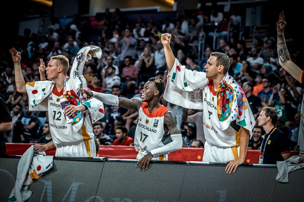 Basketbal začal hrať v 16, nahrádza Nowitzkého a šokoval favorita na zlato