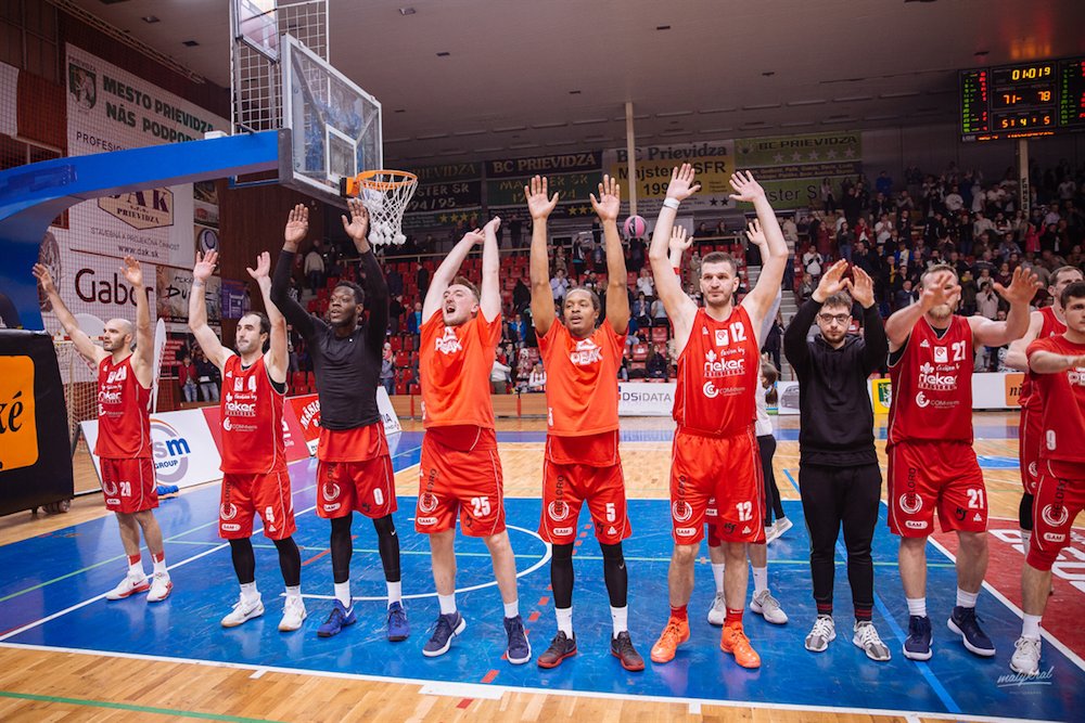 Prievidza neuspela ani v treťom zápase a skončila, Inter a Levice postupujú tiež