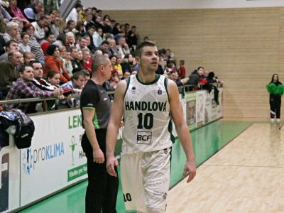 Halada pripomenul výkony z Komárna a skvele potiahol Handlovú