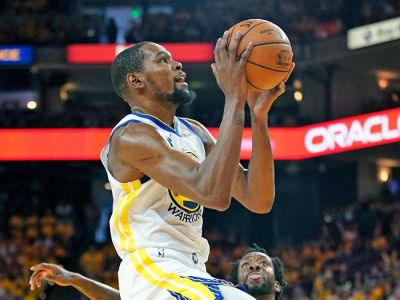 VIDEO: Golden State pretlačili Houston aj bez zraneného Duranta, Bucks sú vo finále