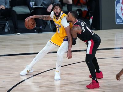 Lakers sa vracia hviezda, možno bude hrávať len pätnásť minút