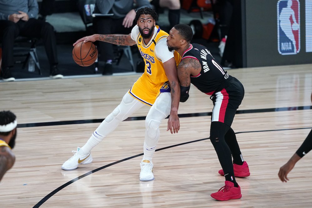 Lakers sa vracia hviezda, možno bude hrávať len pätnásť minút