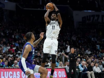 VIDEO: Kyrie Irving sa pripomenul 50 bodmi s famóznou streľbou