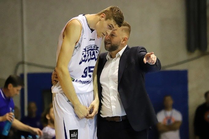 Hojč chválil Rytierov za tímovú hru a vyzdvihol Pasienky. Slovenský basketbal potreboval takúto arénu, vravel
