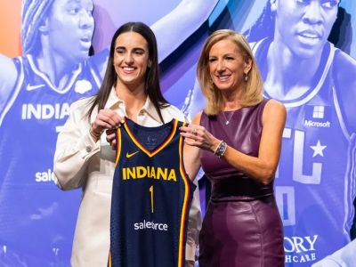 Fenomenálna Caitlin Clark sa stala jednotkou draftu WNBA, zarobí menej ako sú pokuty v NBA