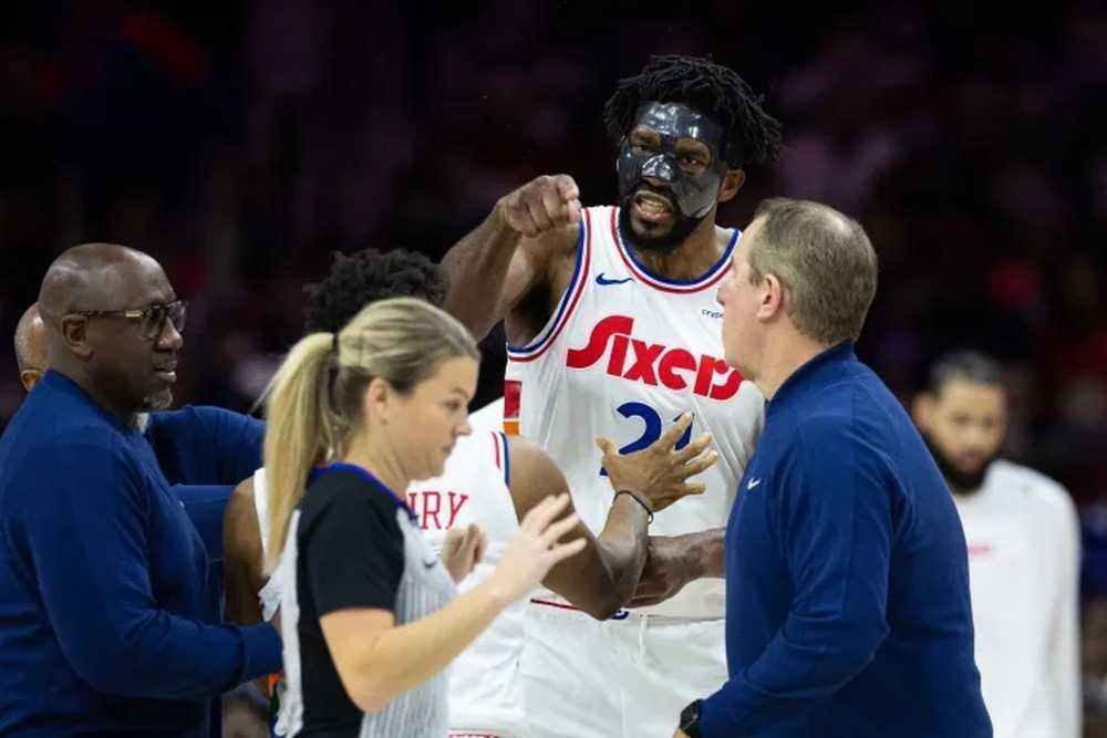 Embiid sa nezdržal a NBA bude inkasovať