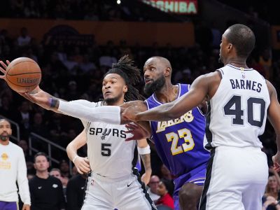 VIDEO: San Antonio vyradilo Lakers aj bez Wembyho, OKC deklasovalo Phoenix