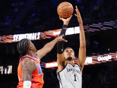 VIDEO: Wemby sa vrátil a Spurs šokovali dominantnú Oklahomu, sú vo finále pohára