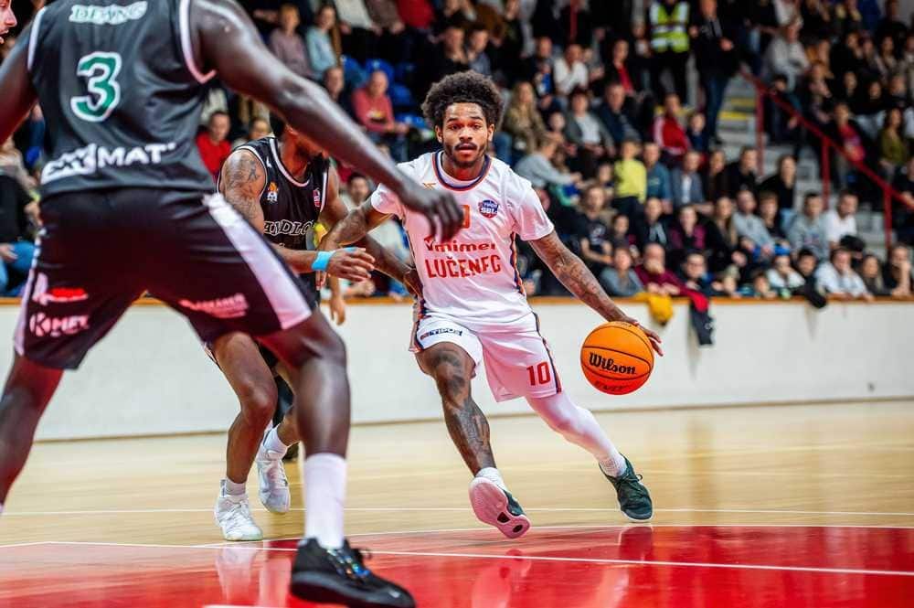 Atin Wright smeruje na Cyprus, k pelikánom sa pridal Tevin Smith